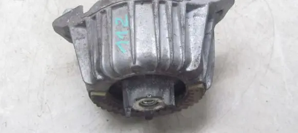 Engine mount bracket