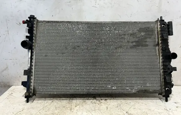Opel Insignia A Coolant radiator 13241724