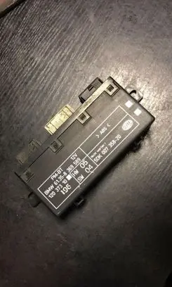 BMW 5 E39 Wing mirror control module 8369589