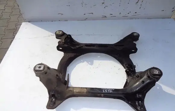 Volkswagen Touareg I Front subframe