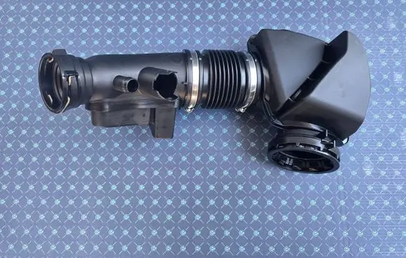BMW 1 F20 F21 Intake resonator 8601681
