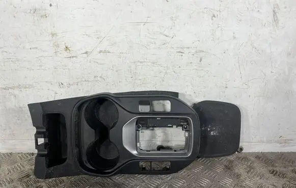 Cup holder front