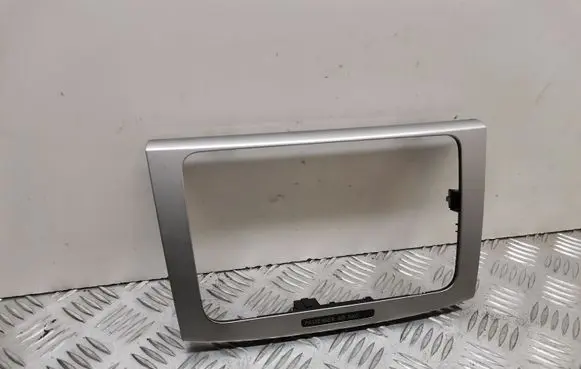 Volkswagen PASSAT B6 Radio/GPS head unit trim 3C0858069M