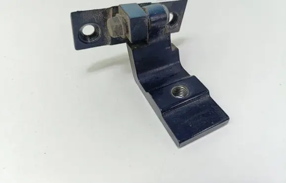 BMW 5 E60 E61 Rear door lower hinge 7068089