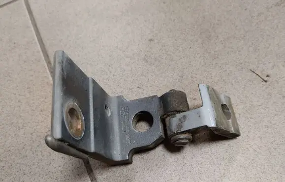 Audi A4 S4 B5 8D Front door upper hinge 8D0831402B