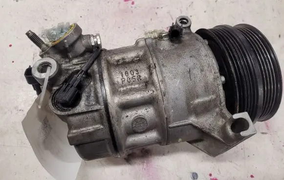 Volvo V40 Air conditioning (A/C) compressor (pump) 31418495