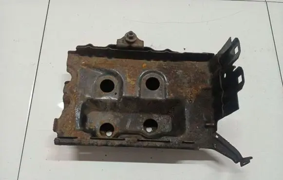 Nissan Primera Battery bracket 