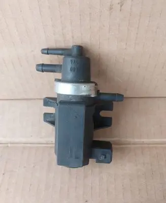 Audi A4 S4 B5 8D Turbo solenoid valve 1h0906627