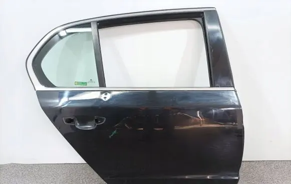 Skoda Superb B6 (3T) Front door