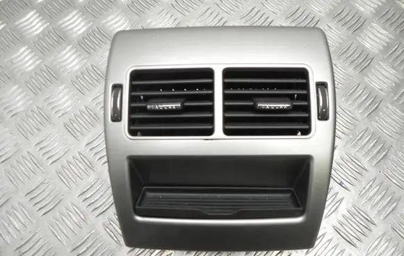 Jaguar XF Rear air vent grill 8X235467446A T6333