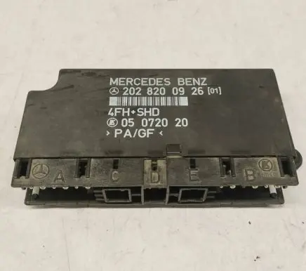 Mercedes-Benz E W124 Comfort/convenience module 2028200926 A2028200926