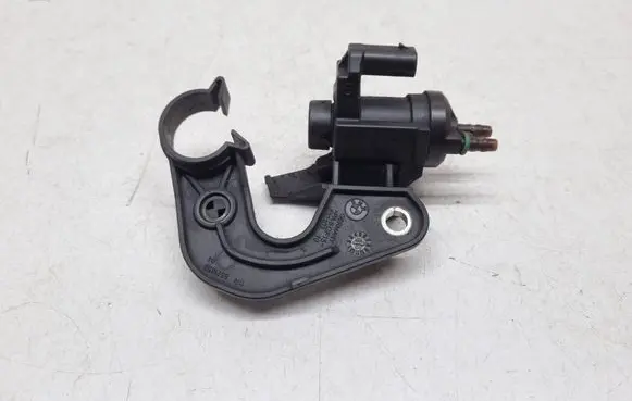 BMW 2 F46 Vacuum valve 8570591
