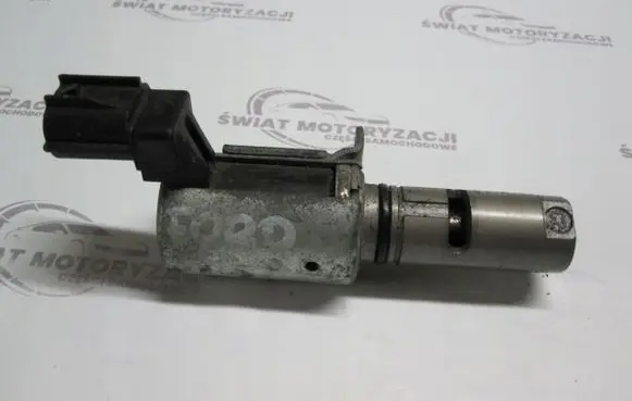 Ford C-MAX I Camshaft vanos timing valve 6L713