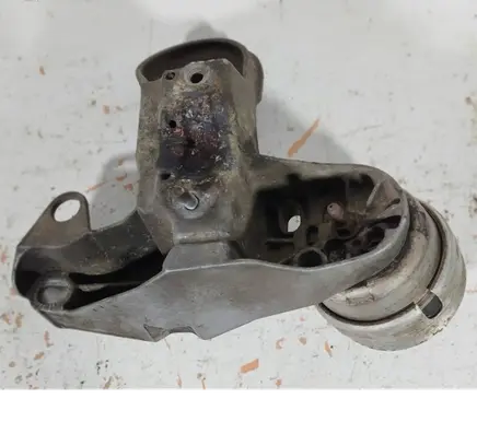 Volkswagen PASSAT B5 Engine mounting bracket 4B0199351B