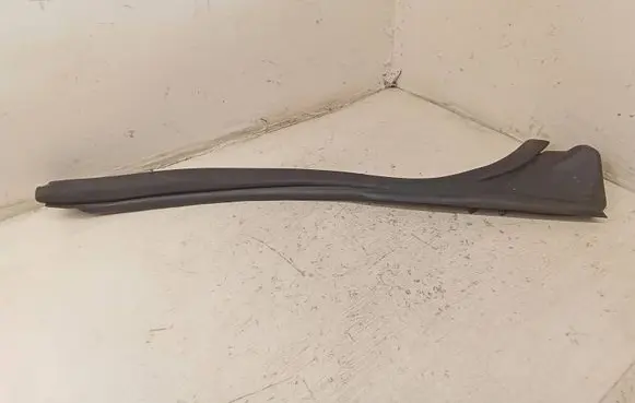 Audi A5 8T 8F Front door rubber seal 8F0831721D