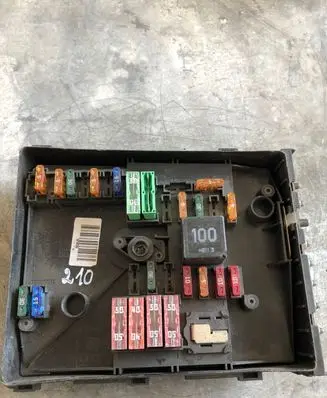 Volkswagen Golf V Fuse module 1K0937125A
