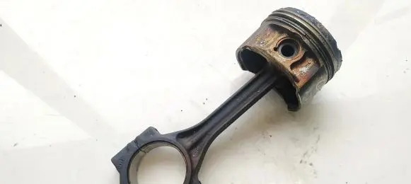 Volkswagen Golf IV Piston with connecting rod