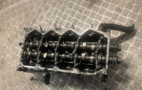 Nissan X-Trail T30 Engine head 