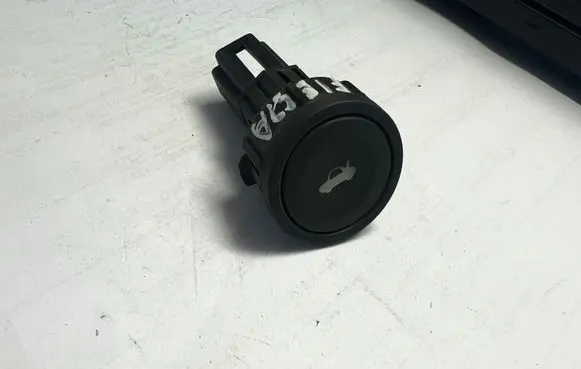 Ford Fiesta Tailgate opening switch 