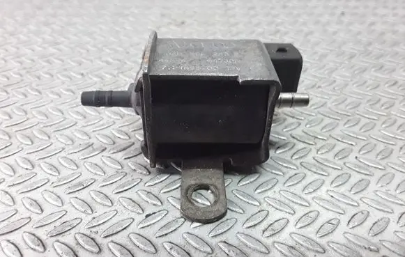 Volkswagen Golf III Vacuum valve 028906283F
