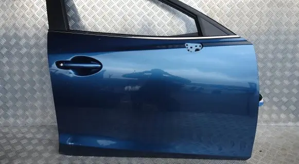 Mazda 3 III Front door