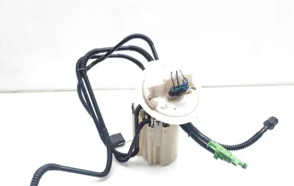 Mercedes-Benz E A207 In-tank fuel pump A2044702294 1582881035