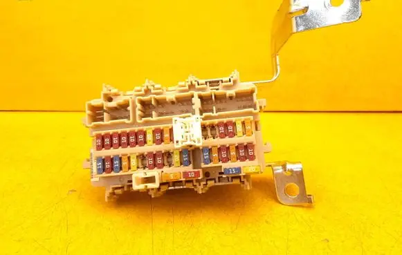 Nissan NP300 Fuse module 4KJ0A C55405111