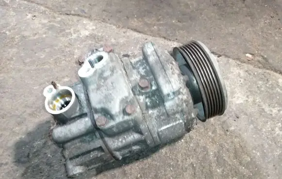 Volkswagen PASSAT B6 Air conditioning (A/C) compressor (pump)