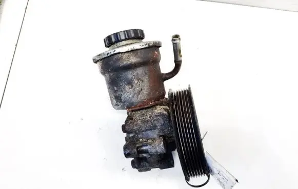 Toyota Corolla Verso AR10 Power steering pump
