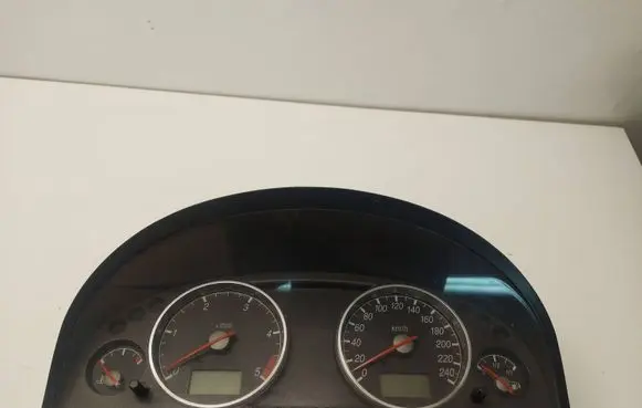 Ford Mondeo Mk III Speedometer (instrument cluster) 1s7f10849