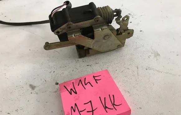 Volvo V40 Front door lock 1212123