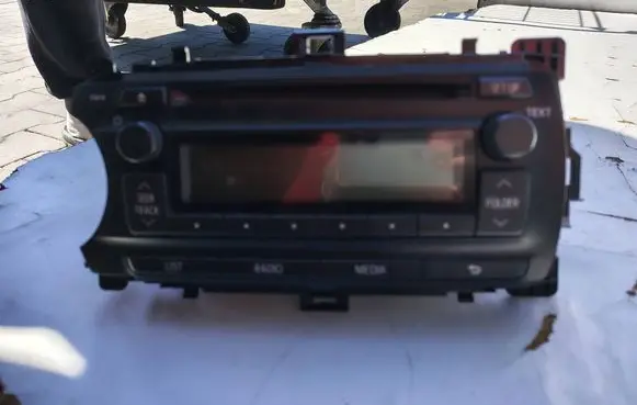 Toyota Yaris Radio/CD/DVD/GPS head unit 861200D660