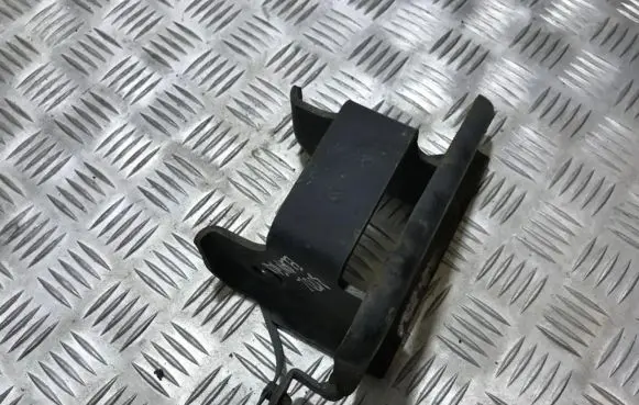 Hyundai Elantra Engine mounting bracket