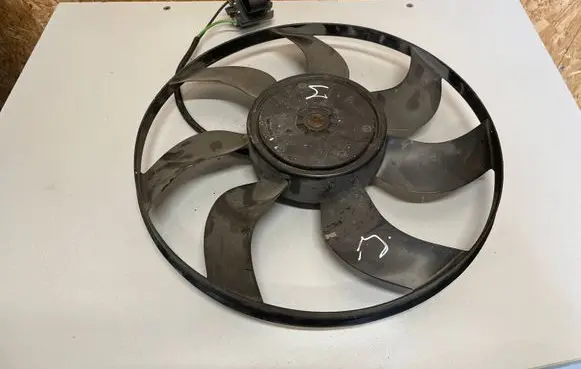 Opel Astra J Radiator cooling fan shroud 0130308102