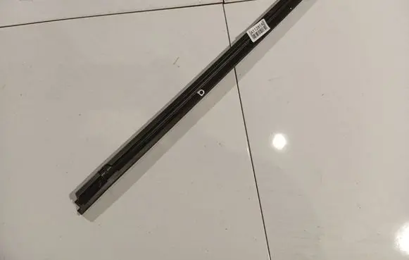 Skoda Octavia Mk2 (1Z) Front door glass trim molding