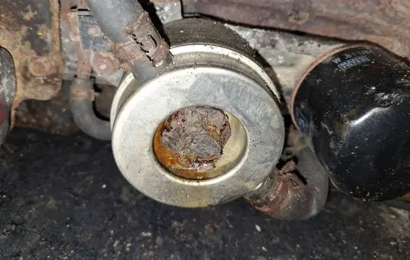 Mazda 6 Engine oil radiator 