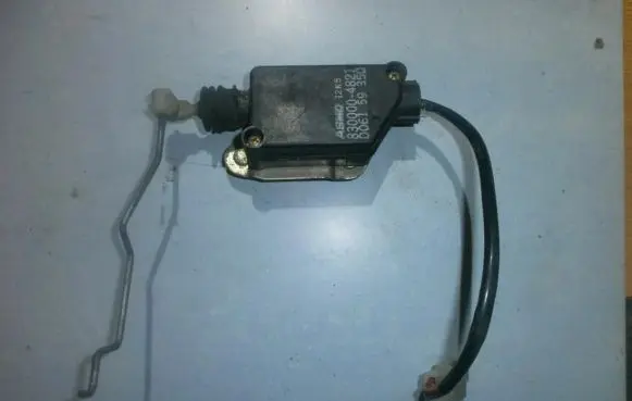 Mazda 121 Central locking motor 8300004821