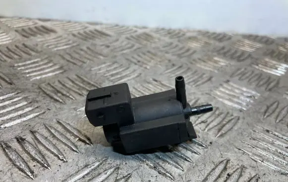 BMW 5 F10 F11 Turbo solenoid valve 7810831