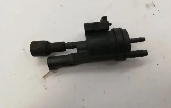 Mercedes-Benz E W212 Turbo solenoid valve A0025407097