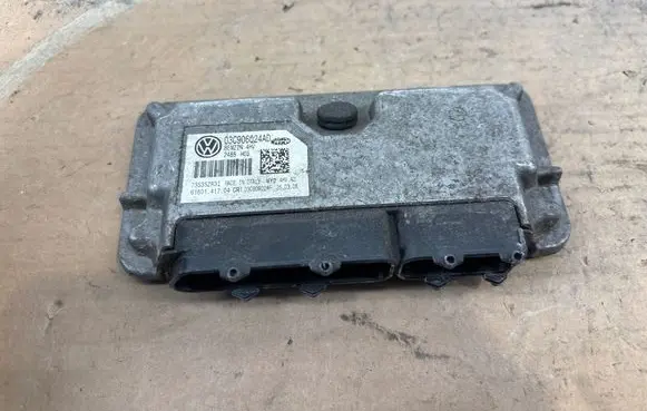 Volkswagen Polo V 6R Engine control unit/module 03C906024AD 61601417 73S3SZR31