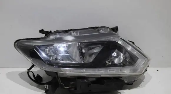 Nissan X-Trail T32 Headlight/headlamp NISSAN X-TRAIL T-32 LAMPA PRZÓD PRAWA