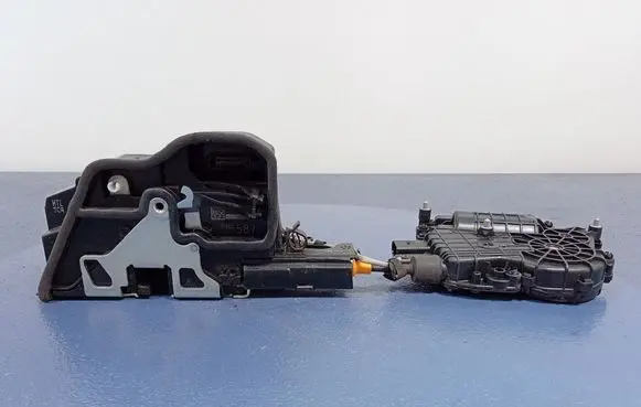 BMW X6 E71 Rear door lock 7167587