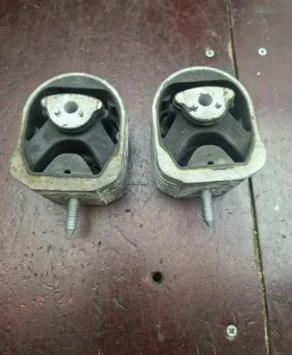 Mercedes-Benz A W169 Engine mount bracket