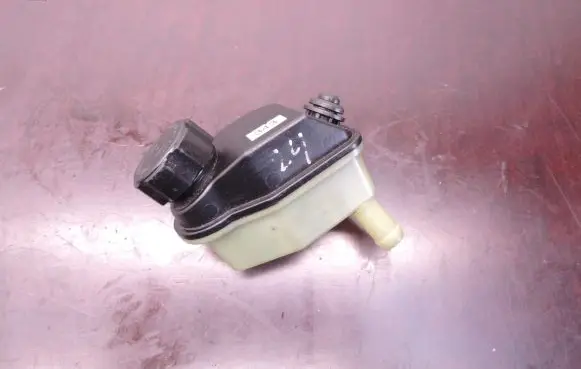 Volvo V50 Power steering fluid tank/reservoir 4N513531DC D24