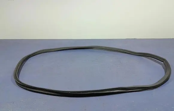 Trunk rubber seal (body)