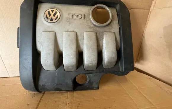 Volkswagen Golf V Engine cover (trim) 03G103925AN 03G103925BR