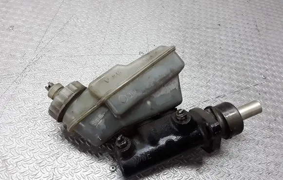 Volkswagen Transporter - Caravelle T4 Master brake cylinder 701611303
