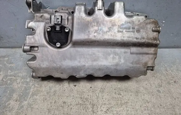 Volkswagen PASSAT B7 Oil sump 03G103603