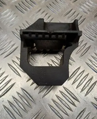 BMW 1 E81 E87 Radiator mount bracket 7526443