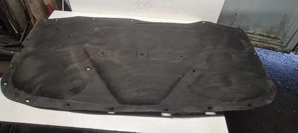 Engine bonnet/hood sound/heat insulation